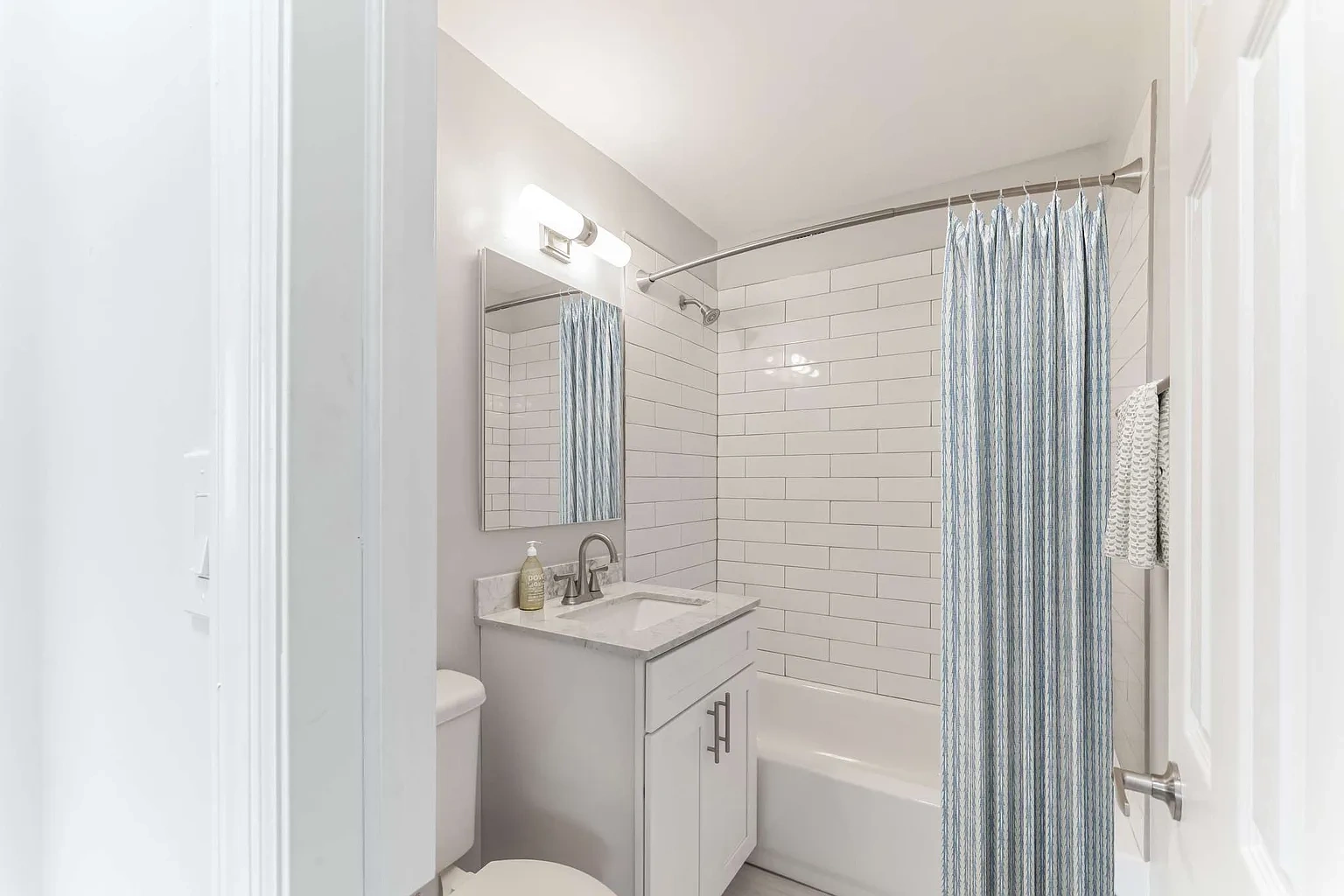 Mid Island Apartments – photo 4