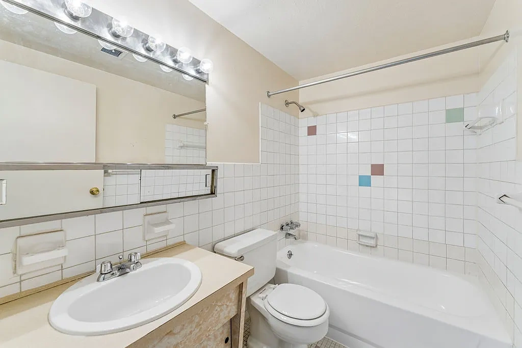 Bishop Park Apartments – photo 1
