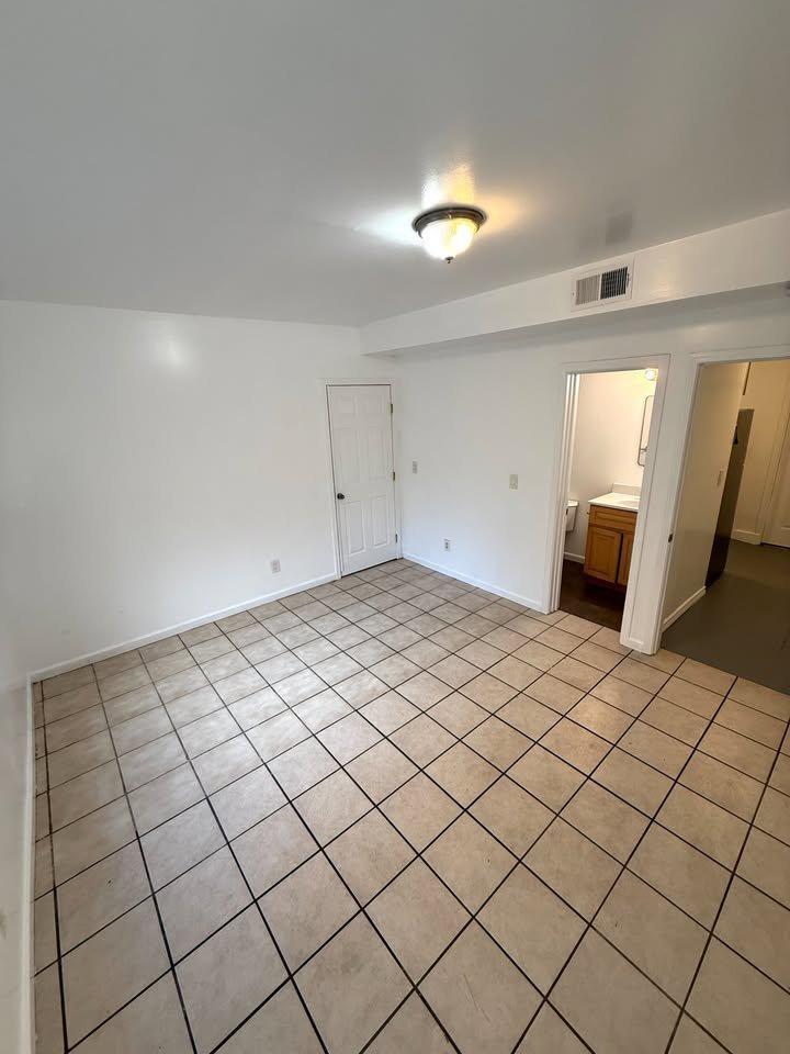 3218 Elmwood Ave unit C – photo 3