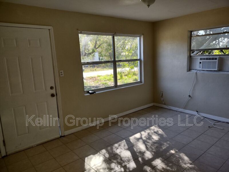 157 E Northside Dr unit 1 – photo 2