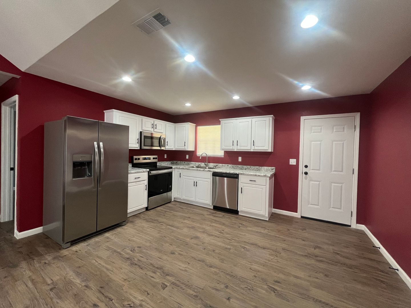 405 Smith St – photo 5