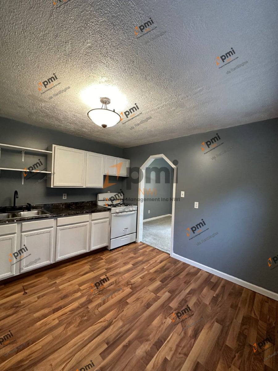 3464 Iowa St – photo 5