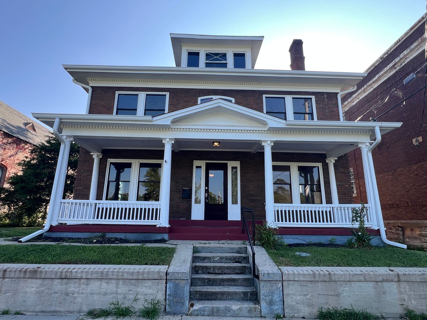 416 N Conover St – photo 3