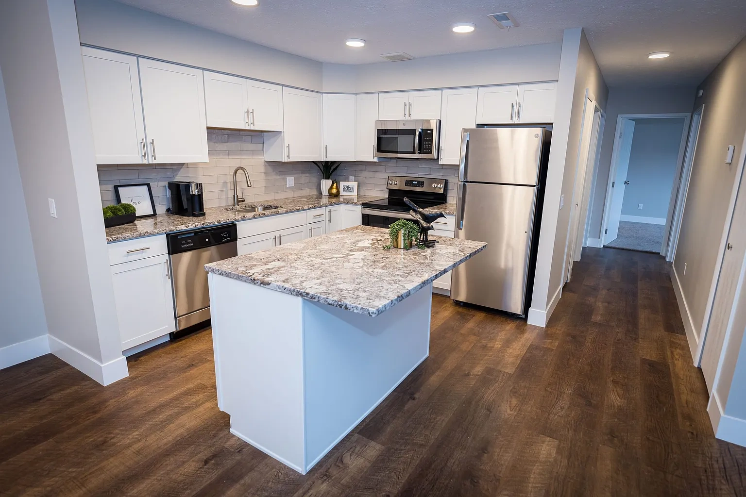 Shady Lake Apartments – photo 2