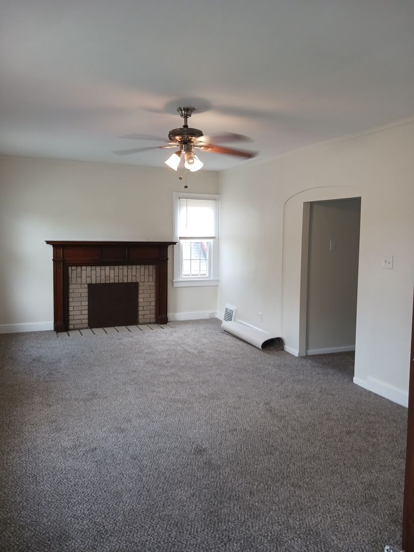 171 Upland Ave unit 171 2nd floor – photo 3