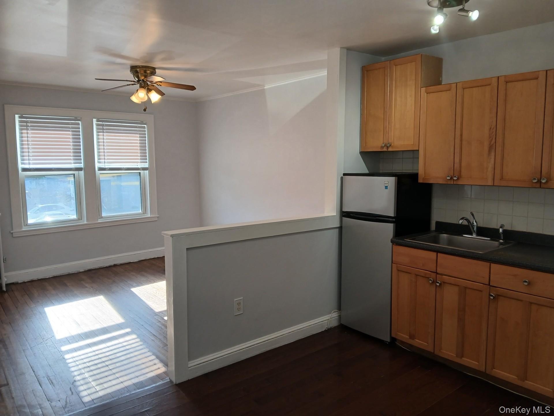 666 Willis Ave – photo 3