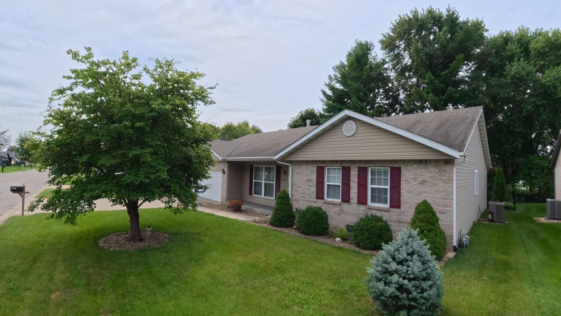 304 Erin Dr – photo 2