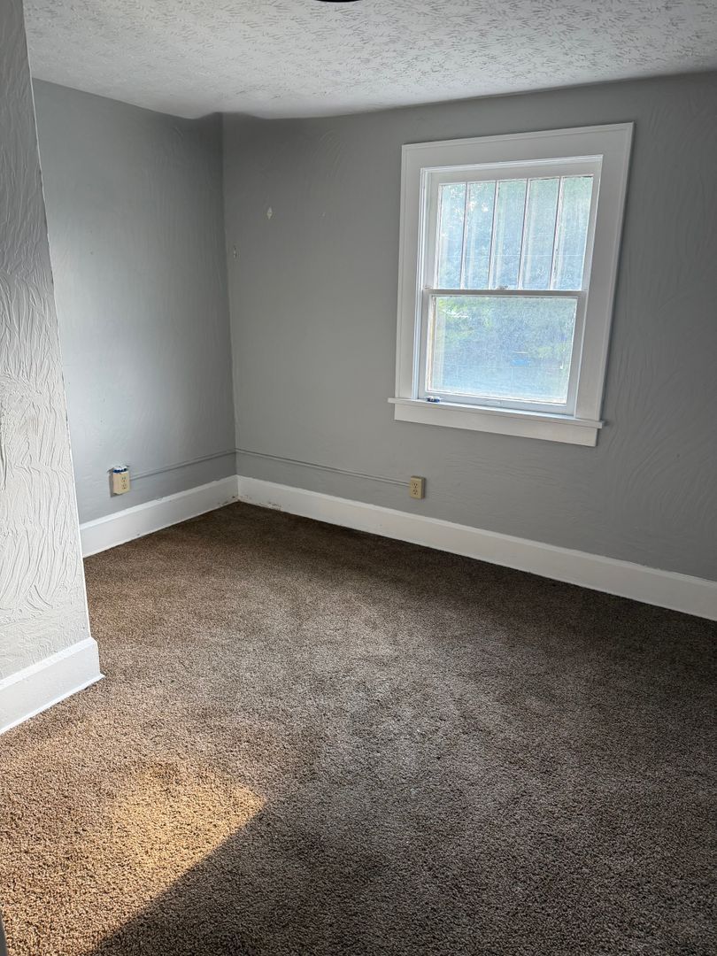 1658 Grace Ave NE – photo 3