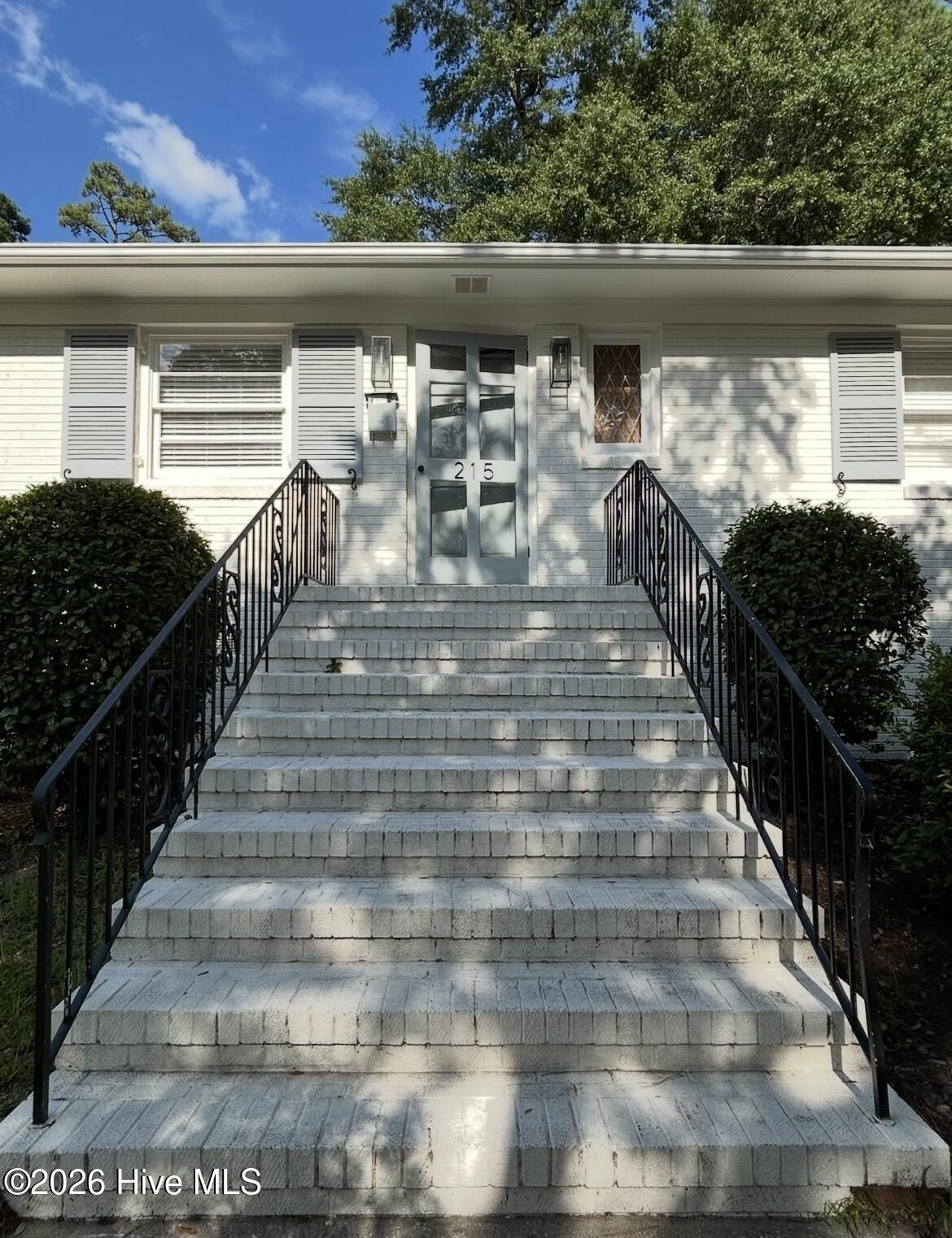 215 Keaton Ave – photo 2