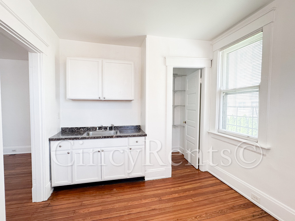4033 Edwards Rd unit 4 – photo 3