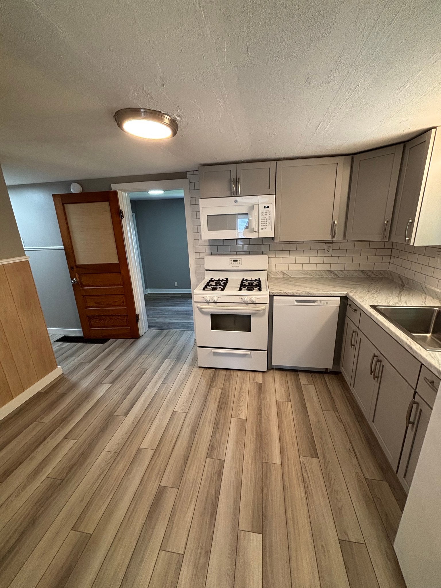 105 E Dunn St – photo 4