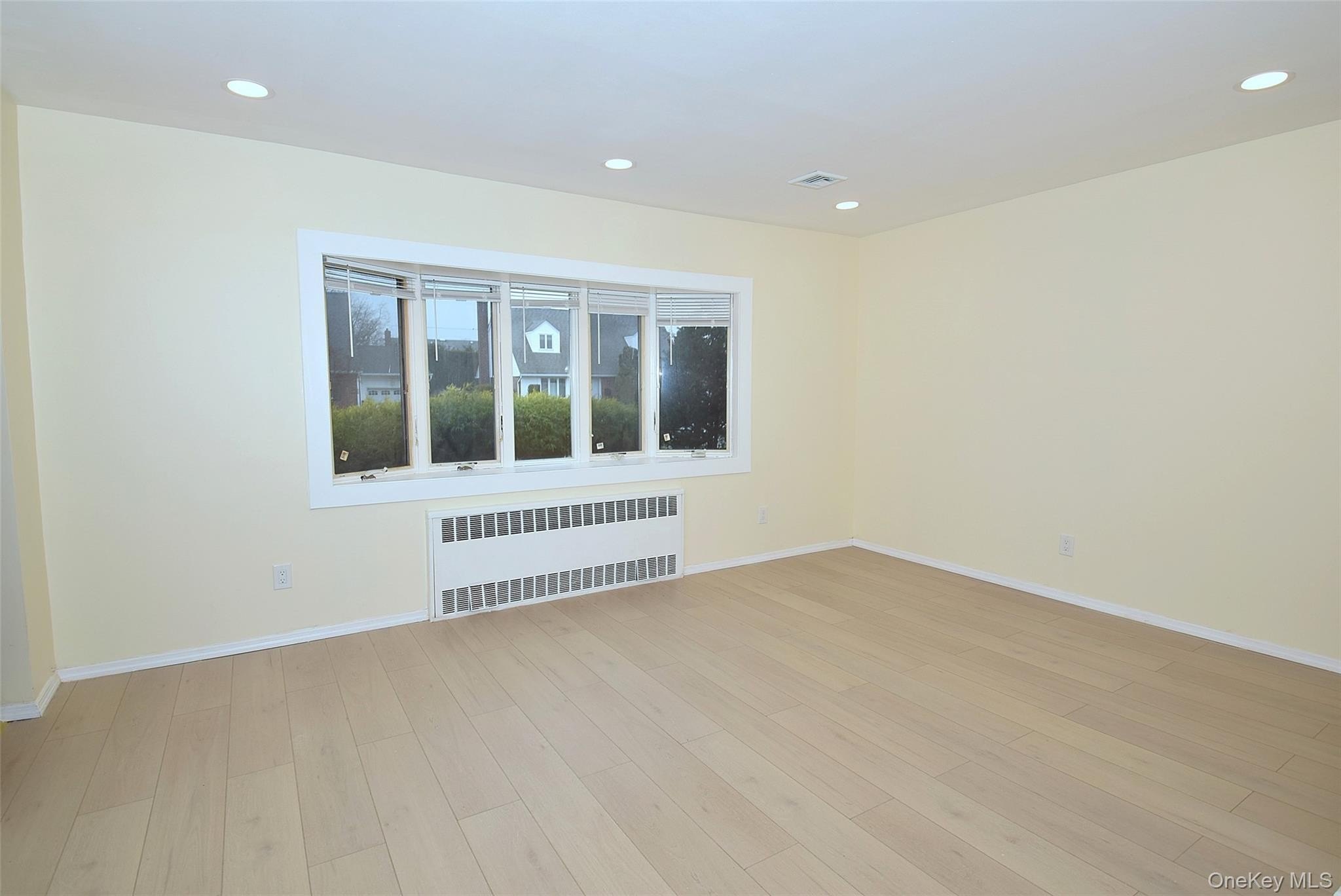 37 Amby Ave – photo 2