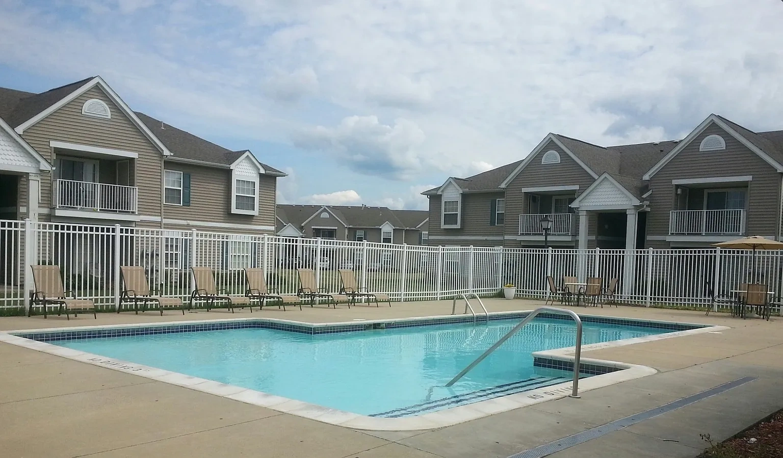 Mapleview Apartments – photo 2
