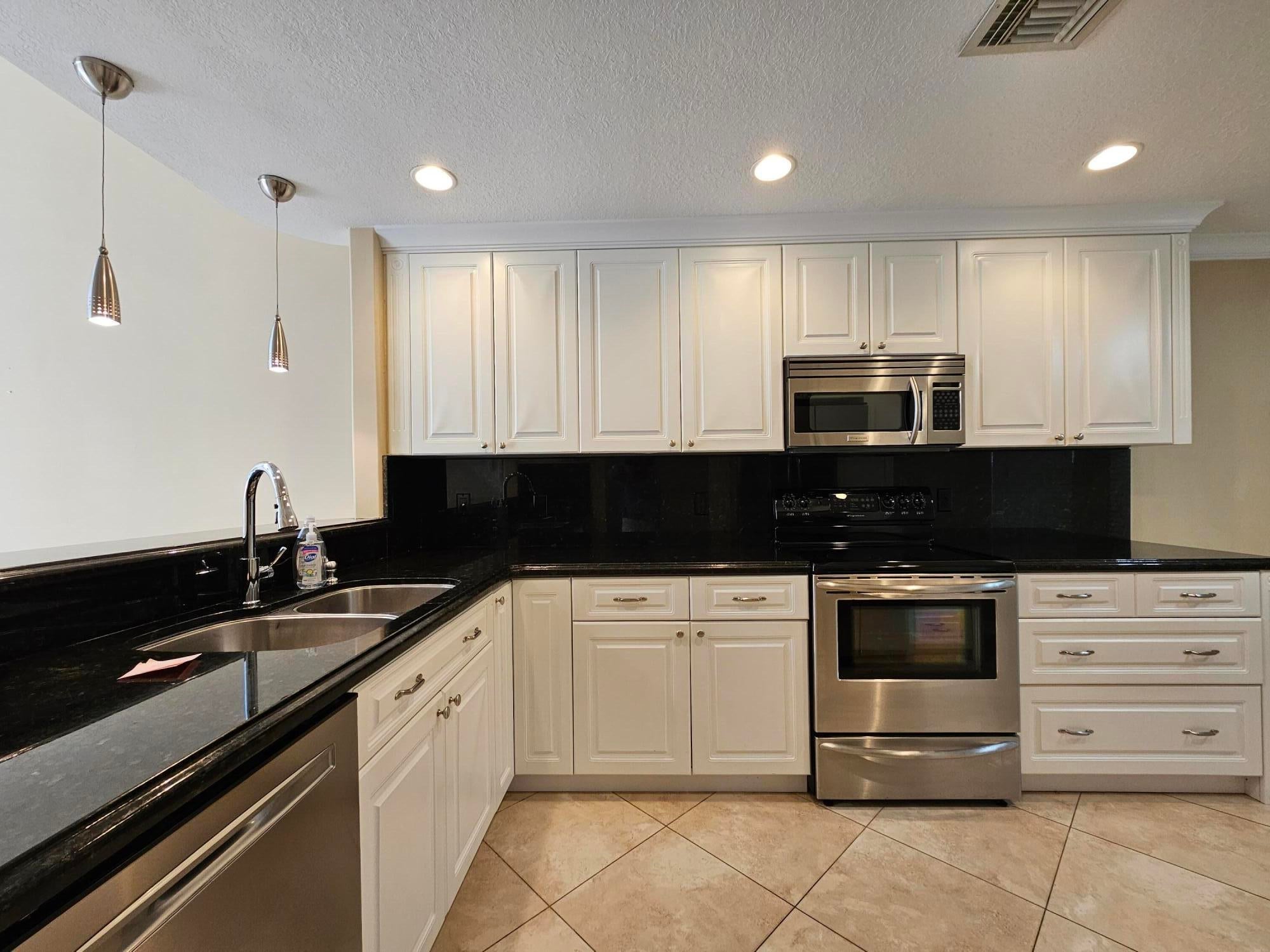 7526 Pinewalk Dr S unit 174 – photo 3