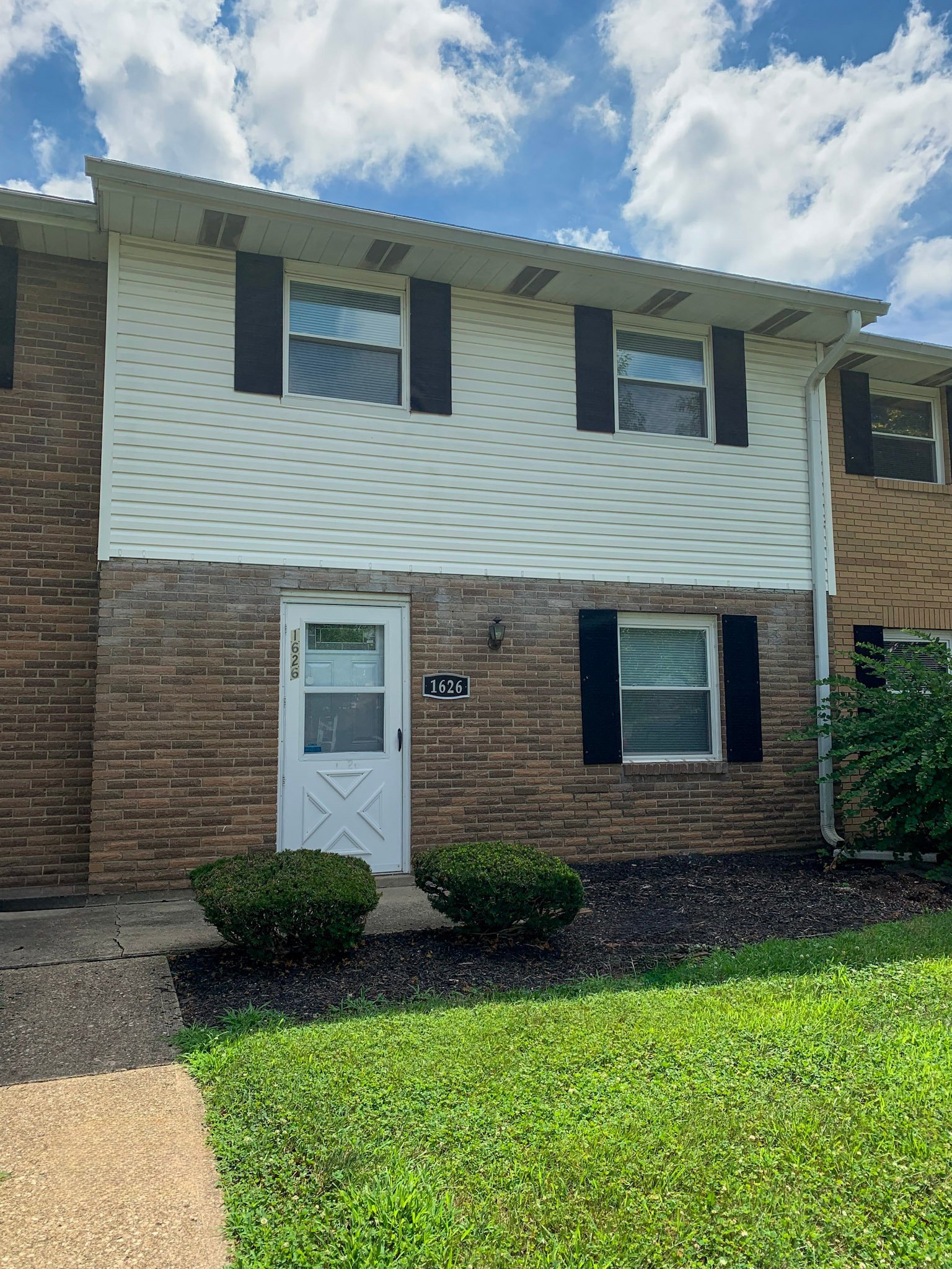 1626 Williamsburg Ln E – photo 2