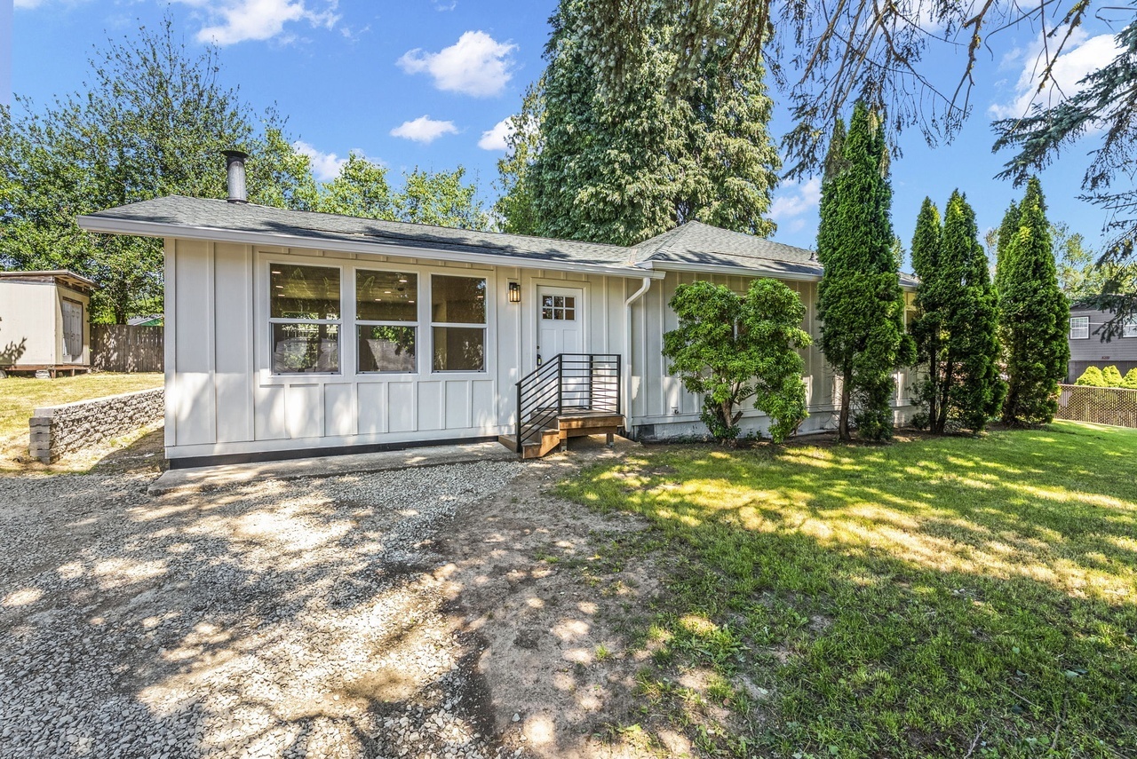 305 W 8th St – photo 2