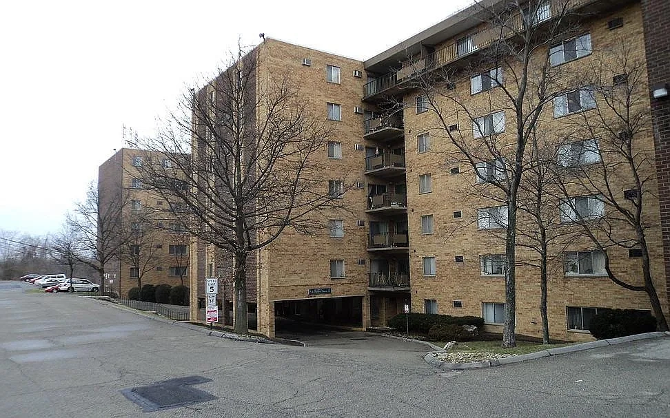 Southpointe Towers – photo 2