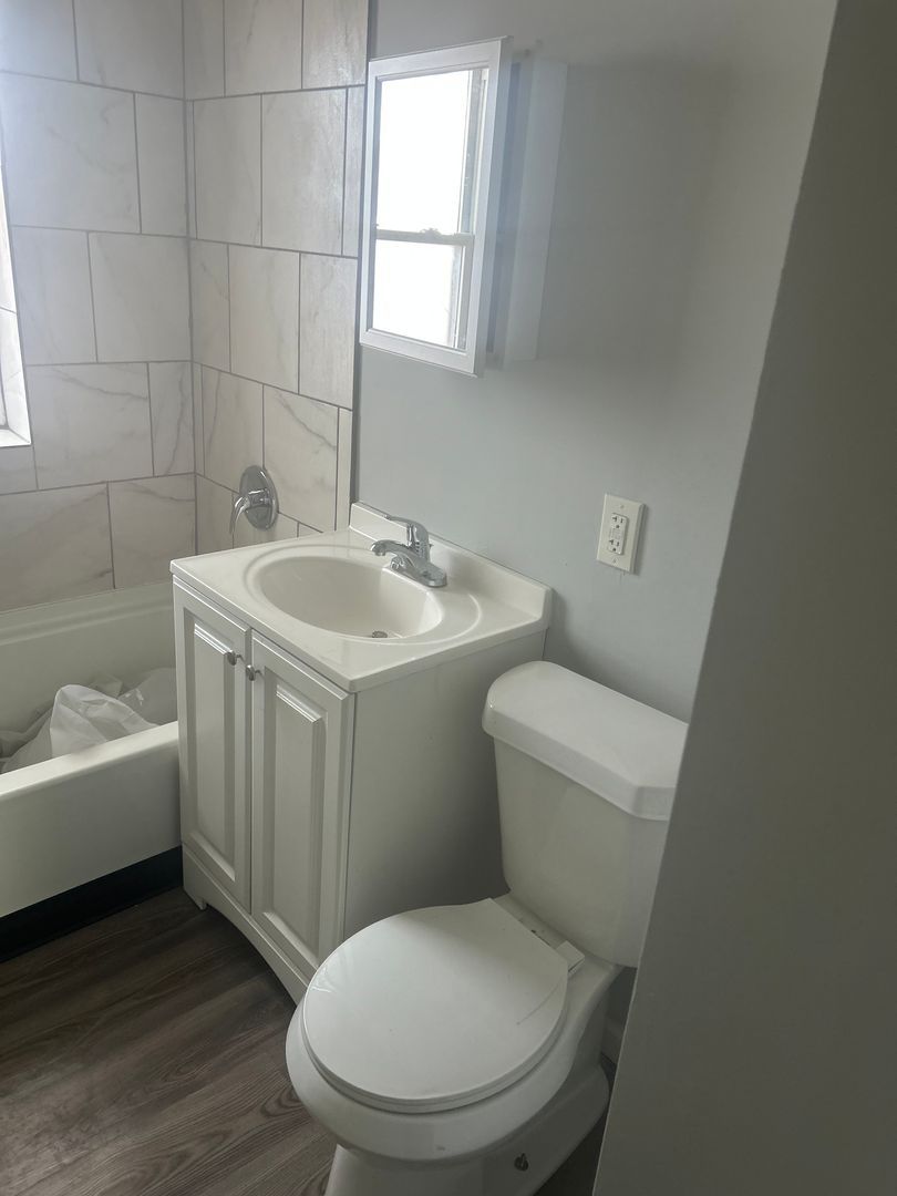 17568 Lakeshore Blvd unit 8 – photo 5
