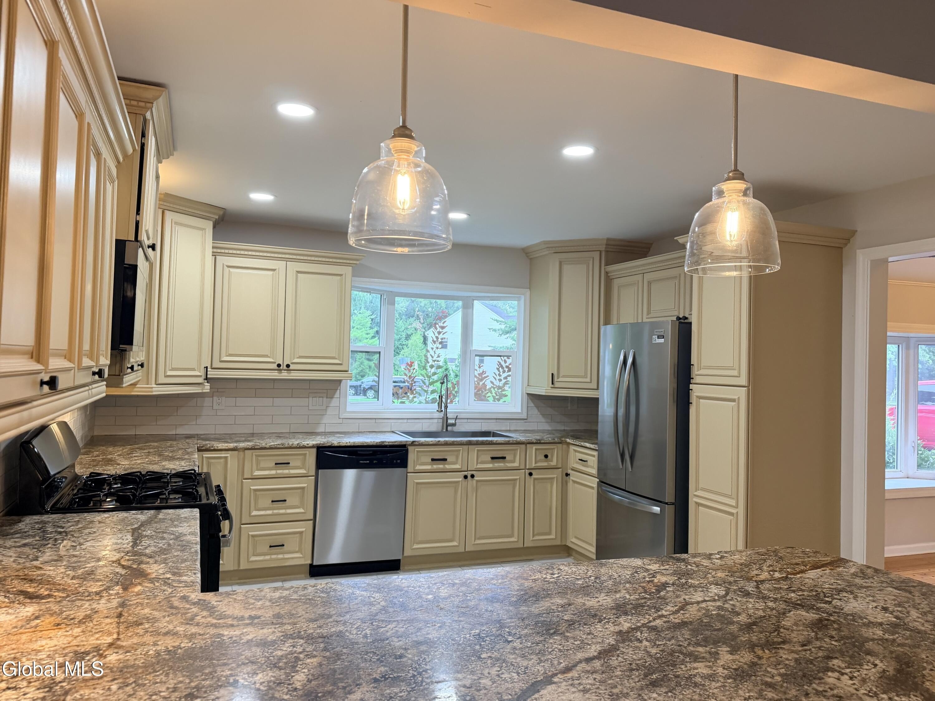 7 Fenway Ct – photo 3