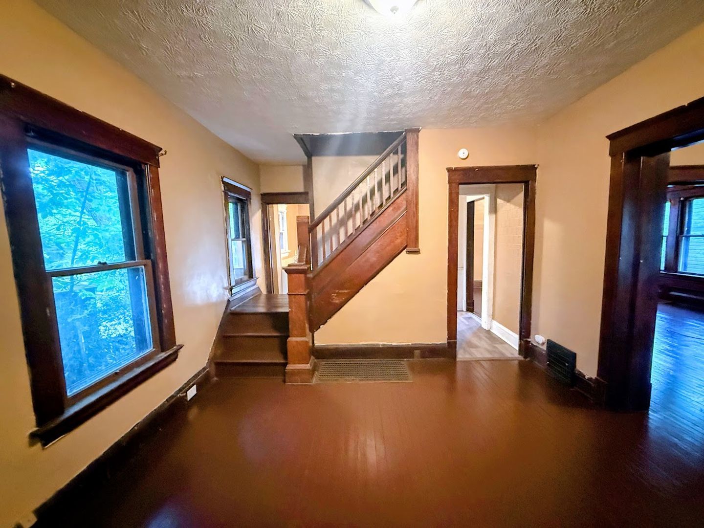 638 Merton Ave – photo 2