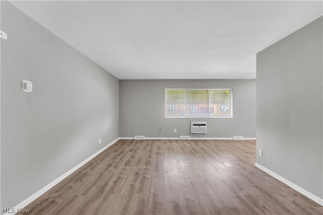 2537 Noble Rd unit 201 – photo 5