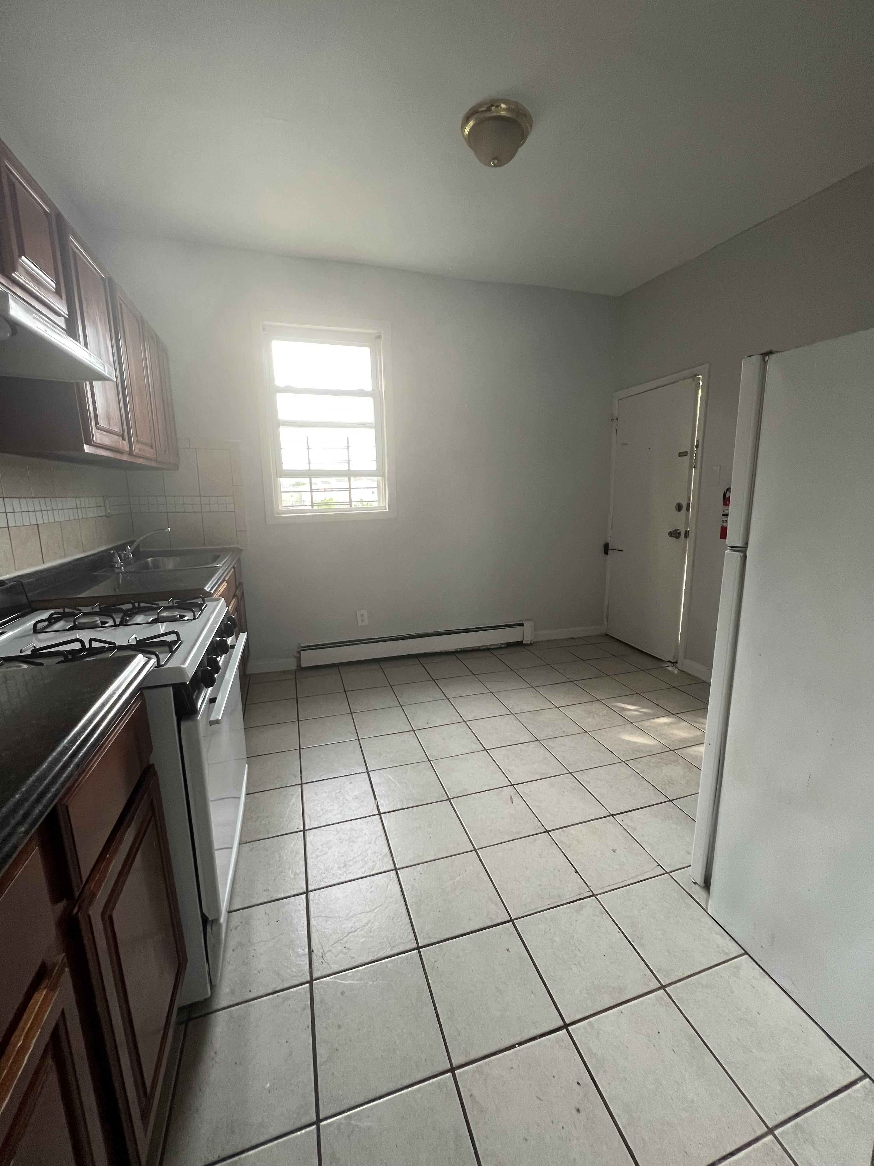 166 Chancellor Ave unit 1BR – photo 4