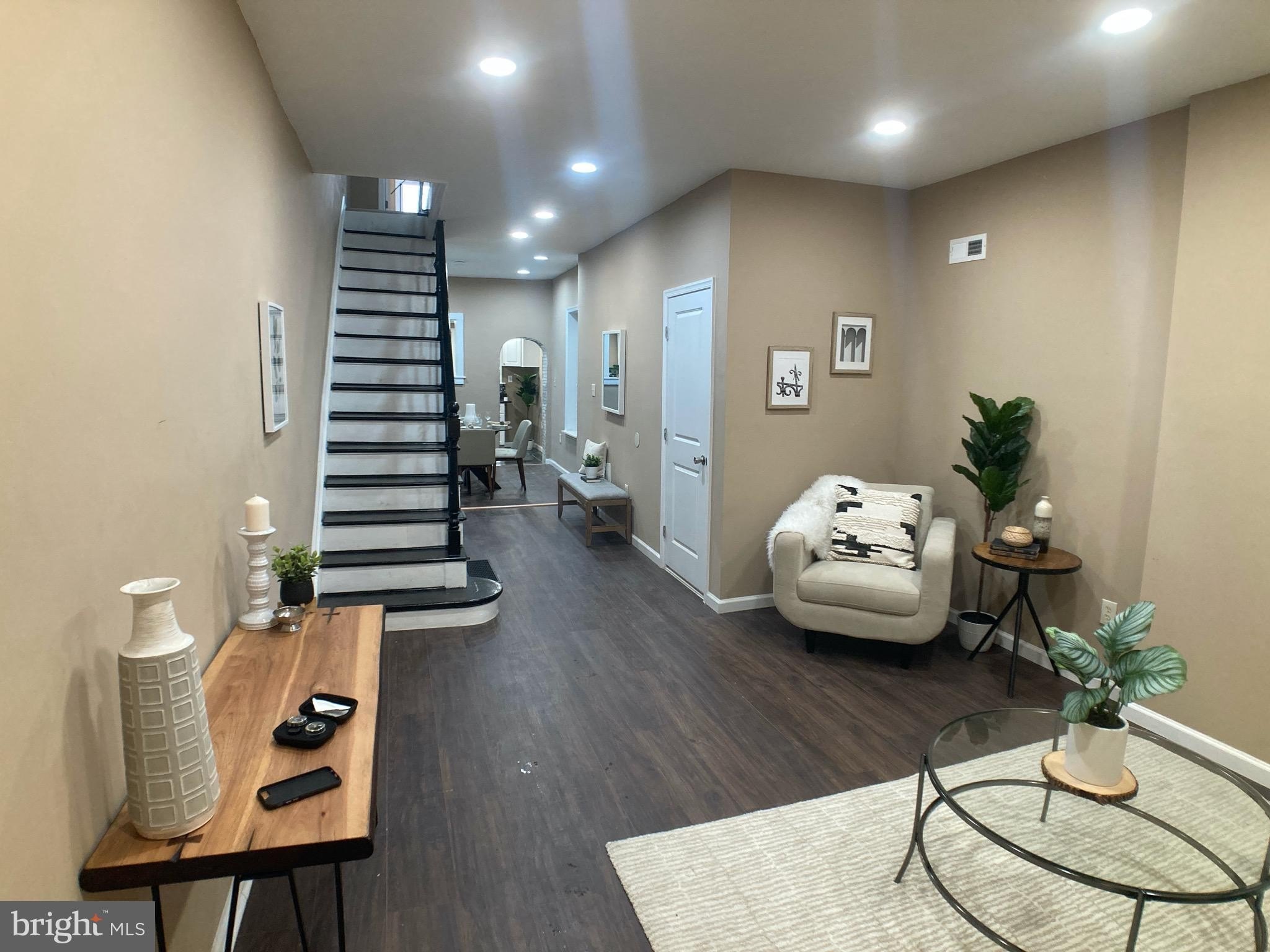 2060 E Orleans St – photo 1