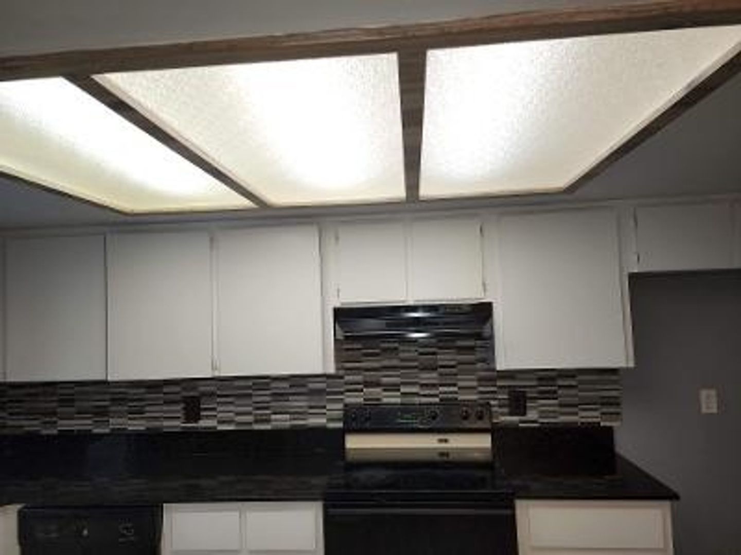 415 W Circlewood St – photo 2