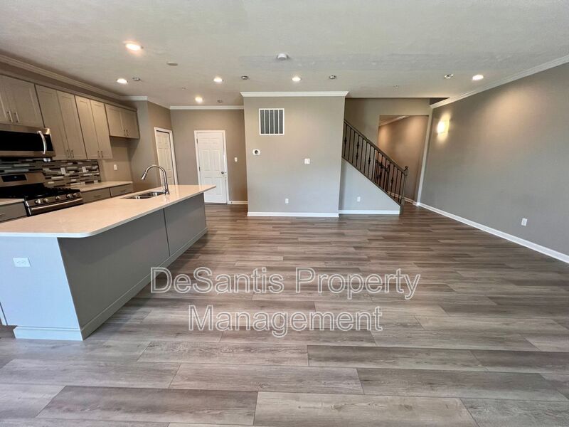 2105 Canterbury Dr – photo 4
