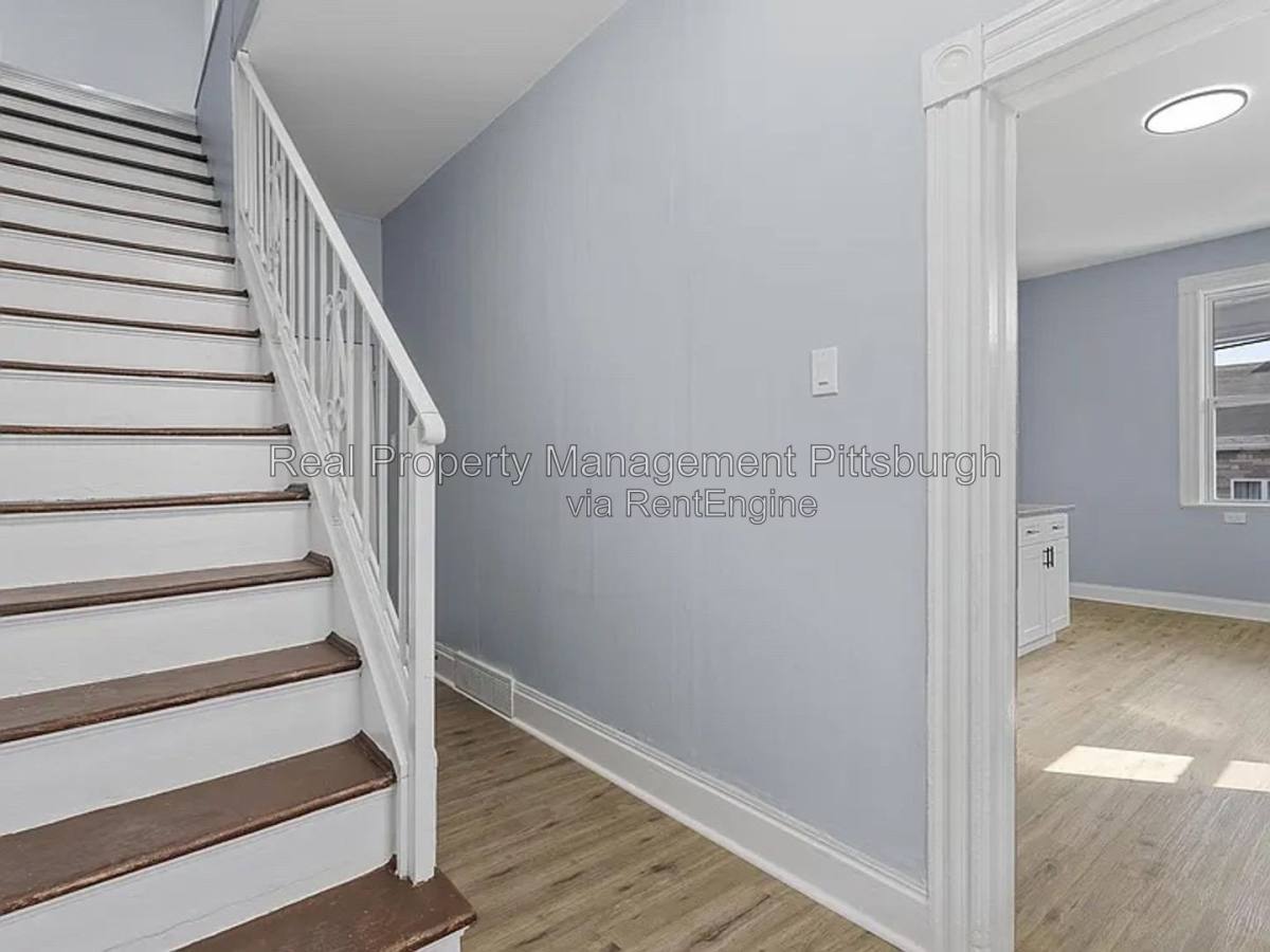 2721 Cobden St unit 1 – photo 3