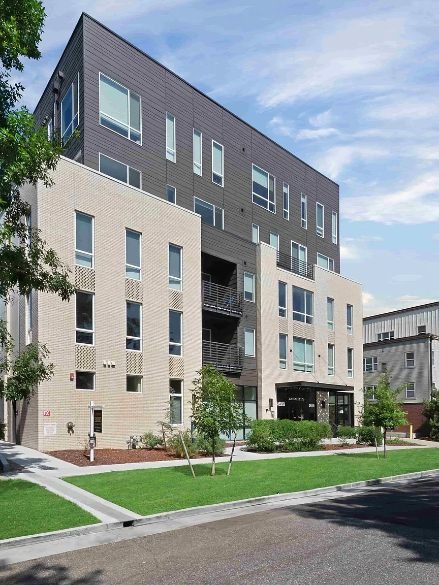 2049 S. Columbine Street – photo 2