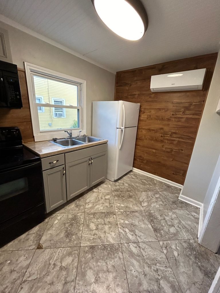 745 Queen Ave NW – photo 5