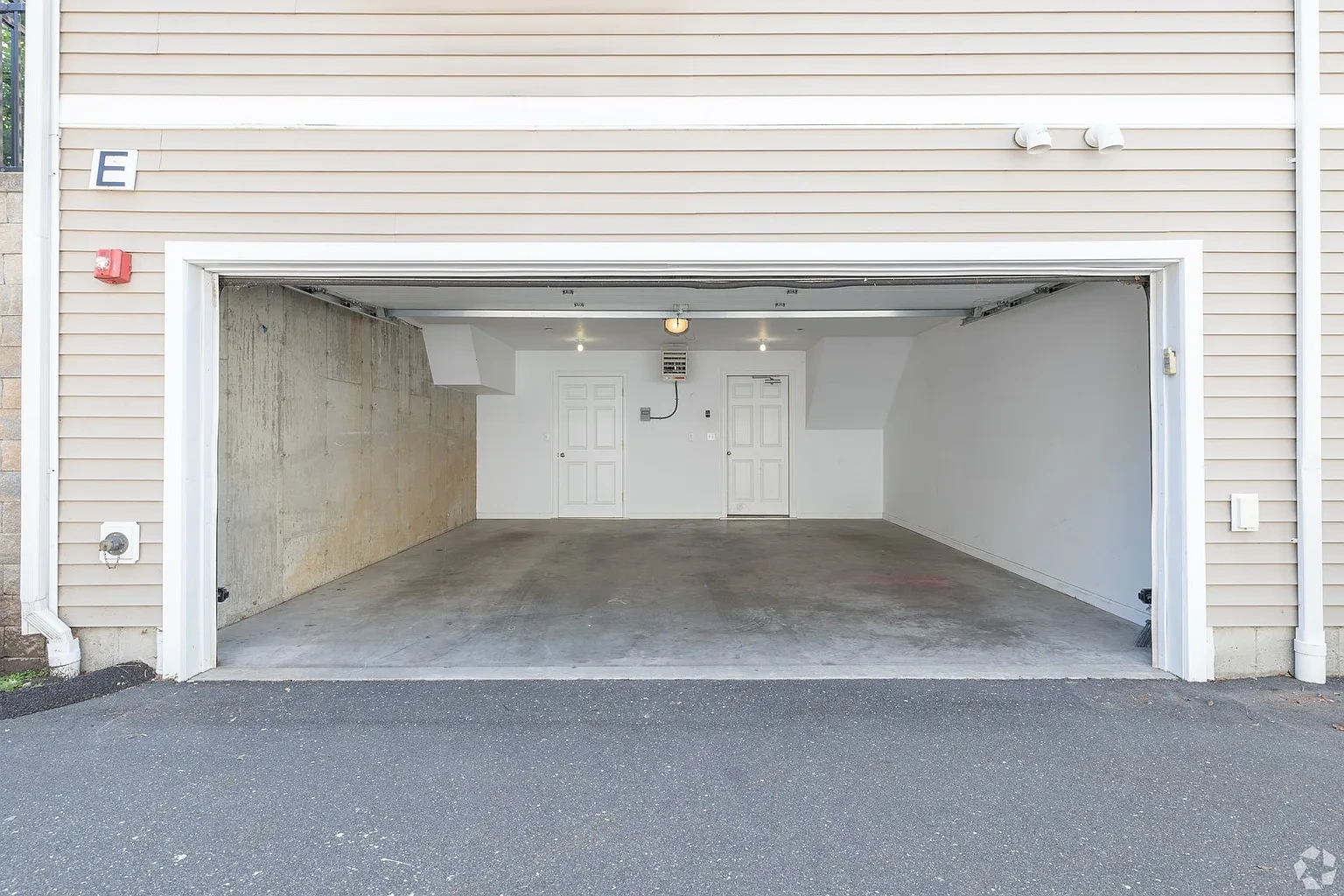 Summerview Square – photo 1