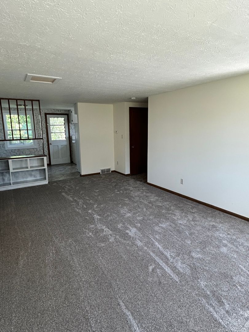 1093 Stratford St – photo 4