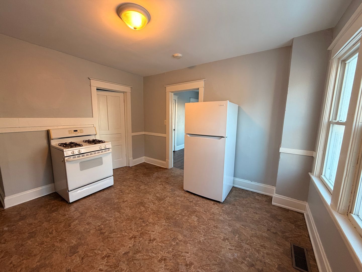 2223 53rd St unit UPPER FRONT – photo 3