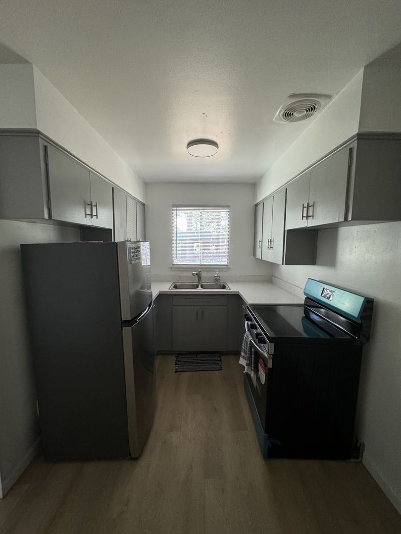 1060 Echo Rd unit B – photo 4