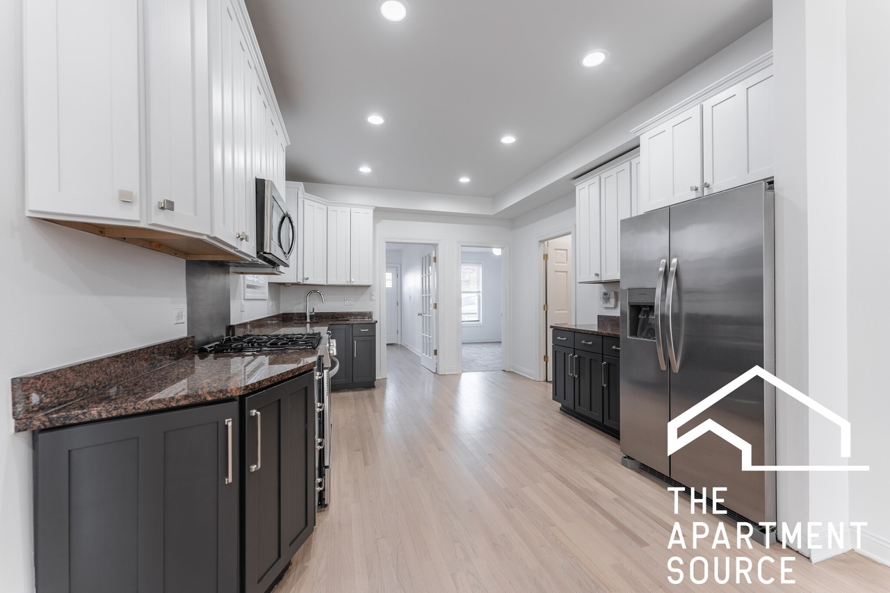 2522 N Artesian Ave – photo 1