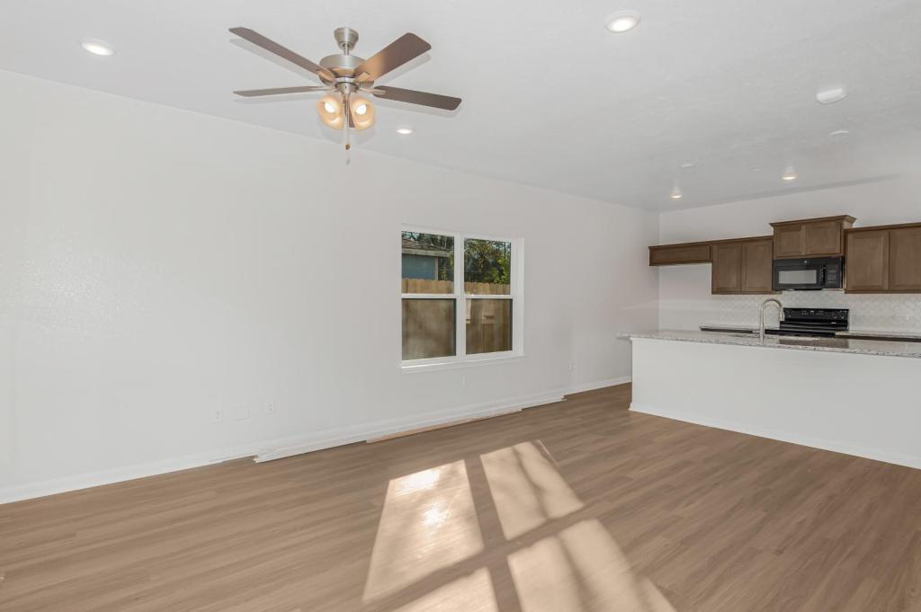601 W 24th St – photo 4