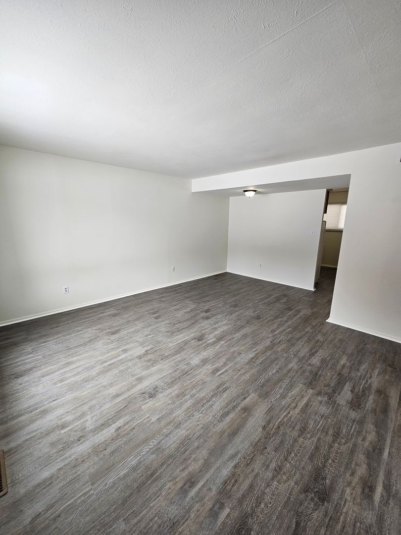 71 E Sprague Rd unit 111 E. Sprague – photo 2