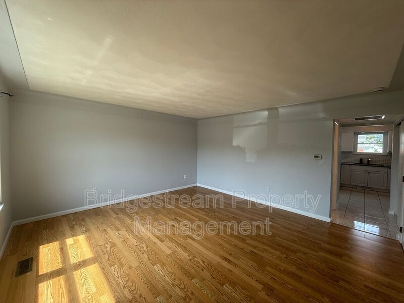 3851 Hillsboro Dr – photo 2