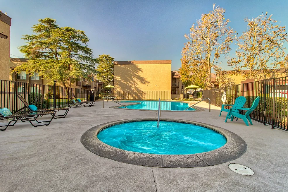 Monterey Villas – photo 2