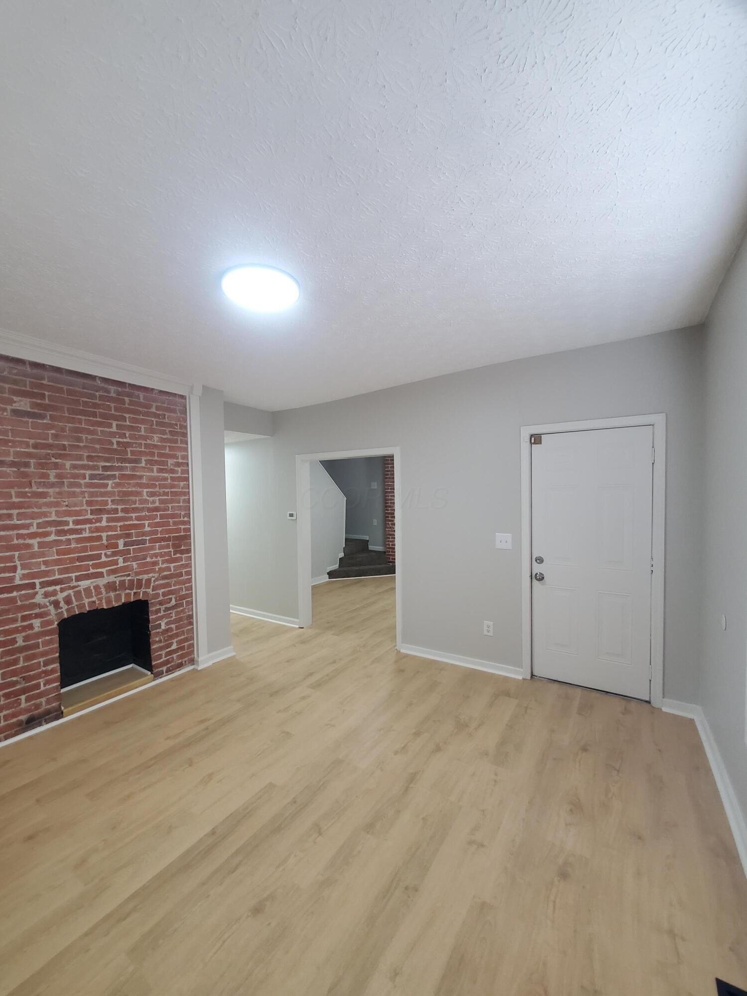 33 S Cypress Ave – photo 2