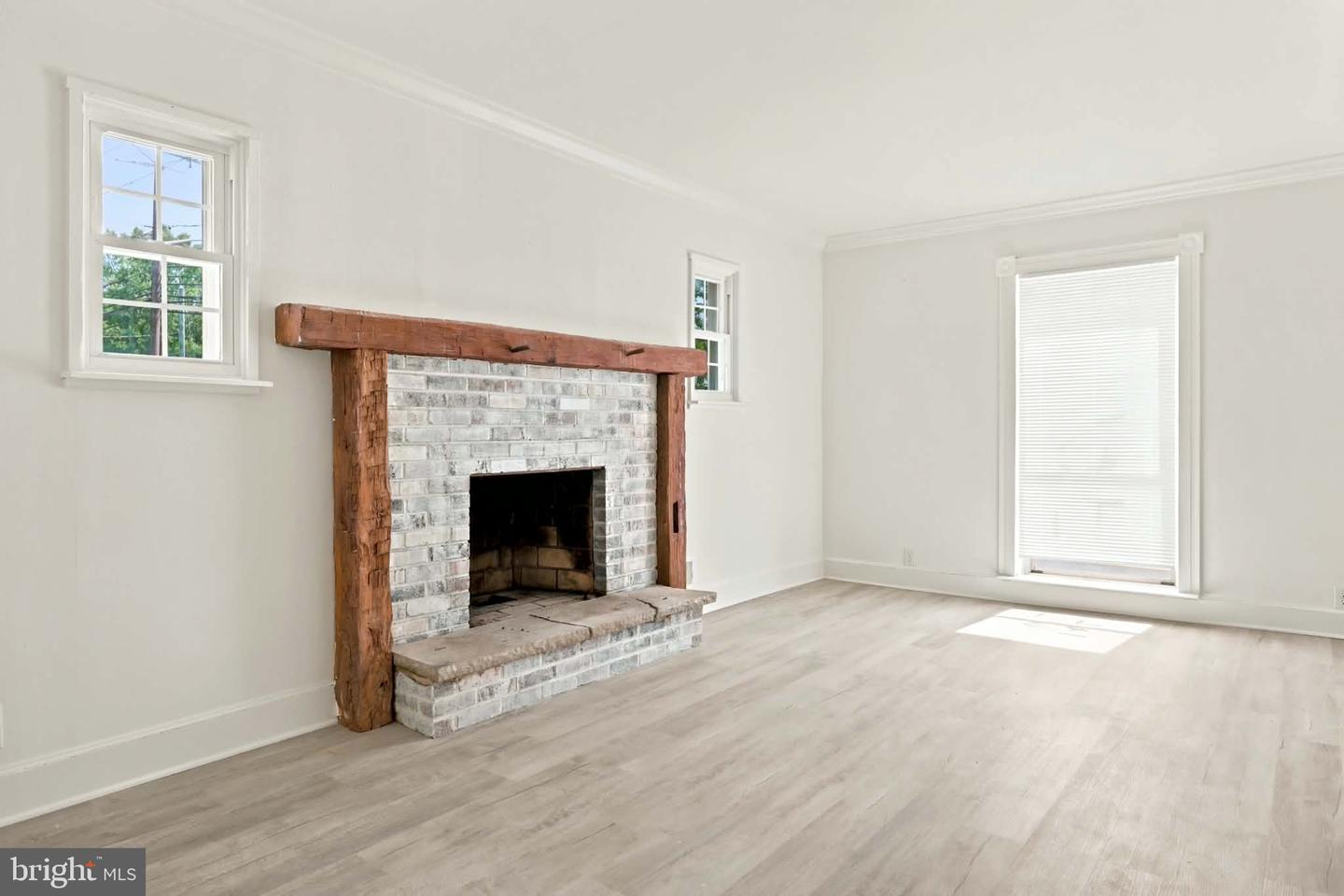 471 N Elmwood Rd – photo 4