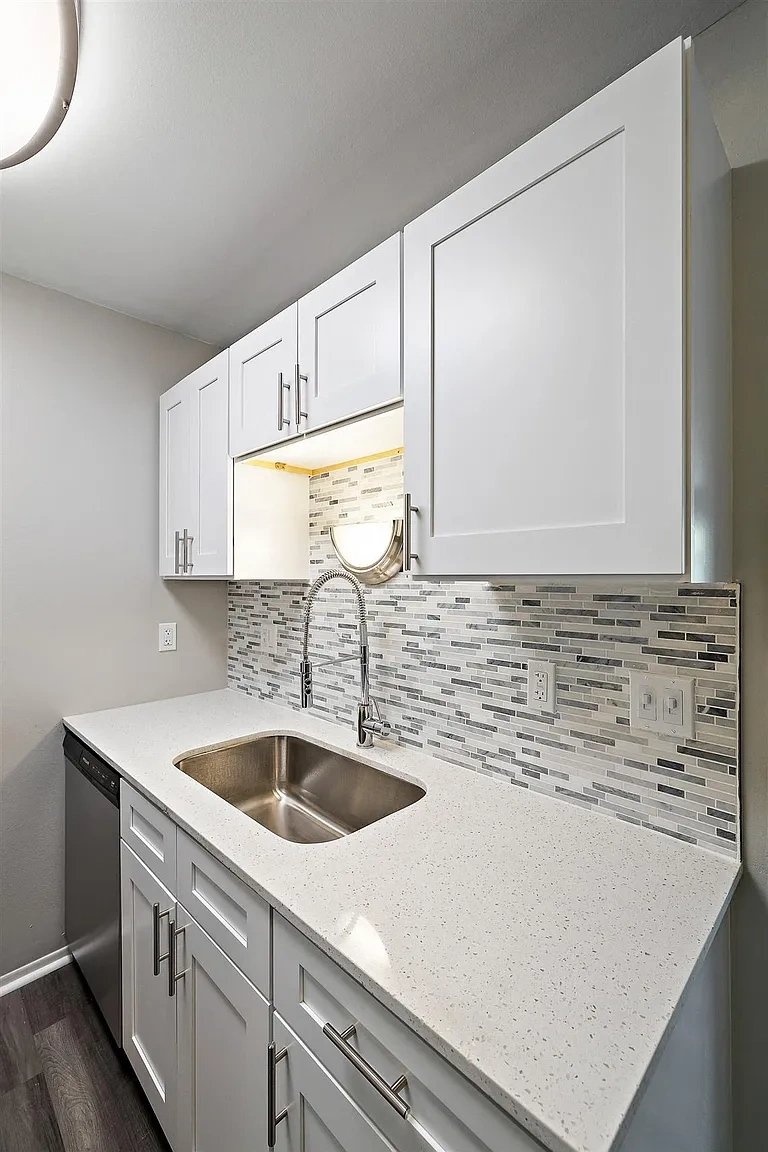 Town & Country Apartments - Wixom, MI – photo 5