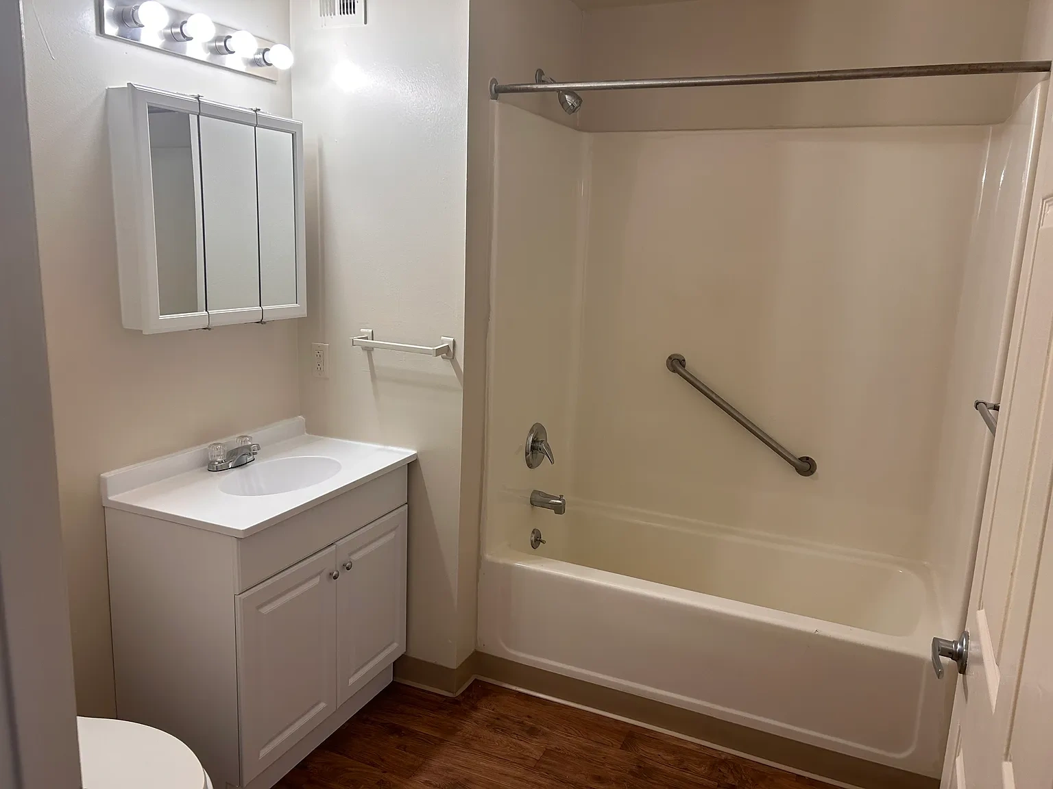 Hudson Pointe Apartments 55+ Community – photo 4