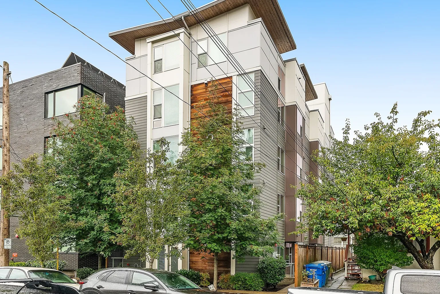 2371 Franklin Apartments – photo 3
