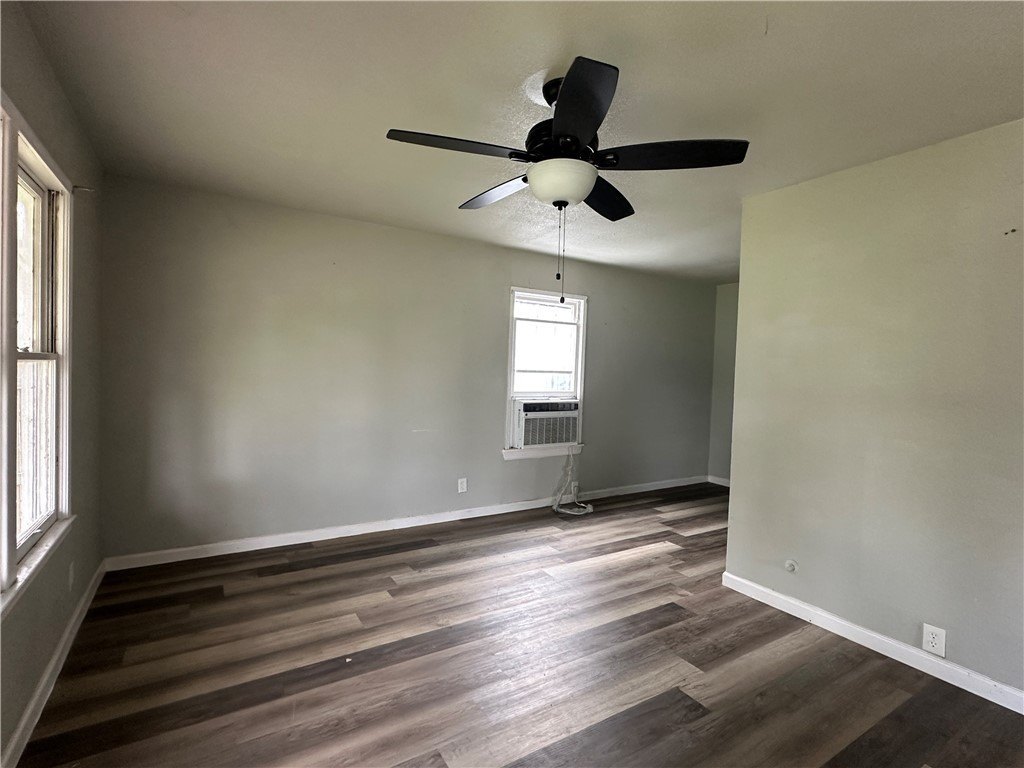 2122 Harvard St – photo 3