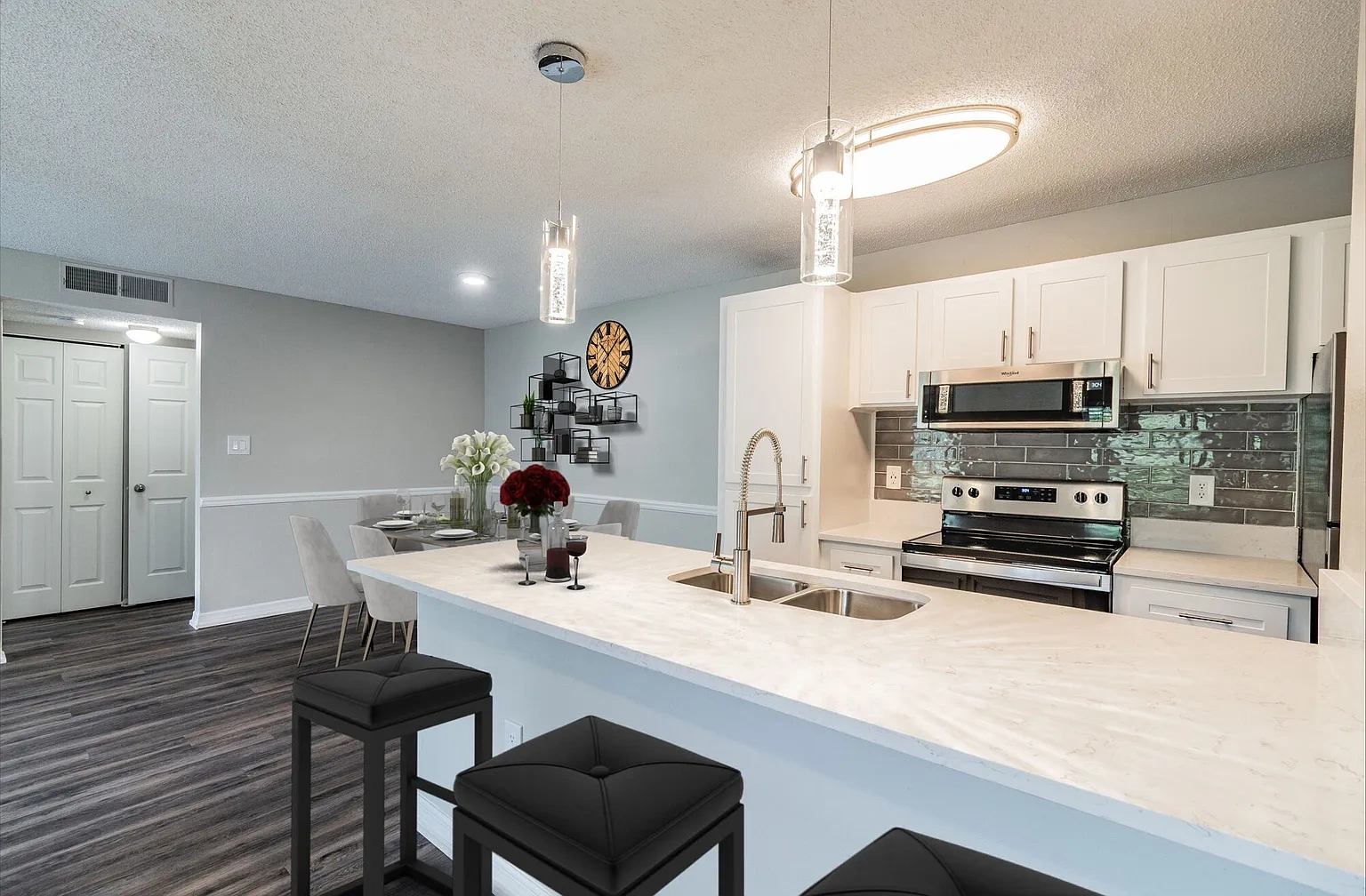 Lakeside Central Apartments – photo 2