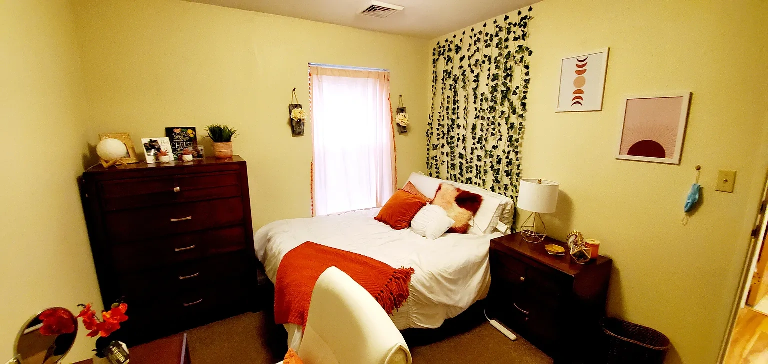 South Rock Apartments (Student Housing by the Bed) – photo 1