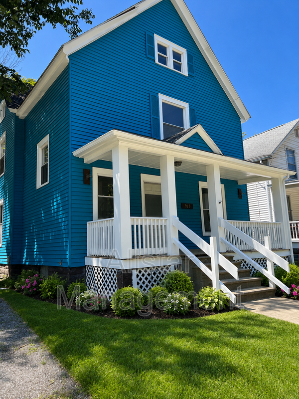 915 East Ave – photo 1